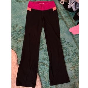 Semi fitted yoga pants